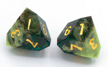 Load image into Gallery viewer, Photosynthesis - Daggerheart d12 Pair