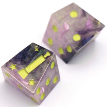 Load image into Gallery viewer, Graviturgy - Chiral d6 Pair
