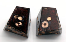 Load image into Gallery viewer, Widgets - Chiral d6 Pair
